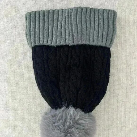UGG black and gray beanie - Picture 2 of 3